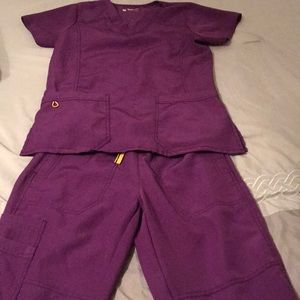 Wonder wink scrubs size small